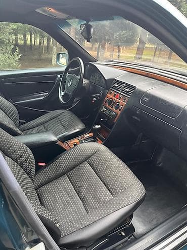 ceşqa mercedes: Mercedes-Benz C-Sinfi sedan 2.2 mator - Korpus: tünd yaşıl rəng, 4 — 5