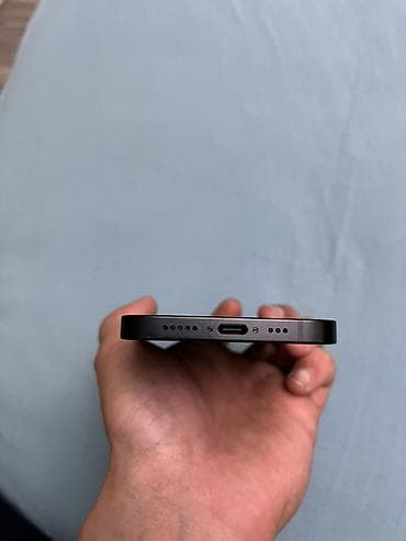 babyliss e 837: IPhone 16e, 128 GB, Qara, Face ID — 6