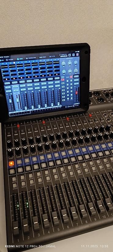 Musiqi alətləri: Zoom LiveTrak L-20 analoq və rəqəmsal mikşer konsolu və çoxkanallı — 2