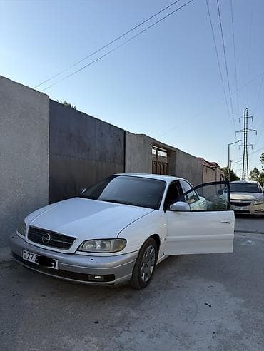 Opel Omega B sedan – 3 mator V6 mühərrik şəkildə göründüyü kimidir — 1