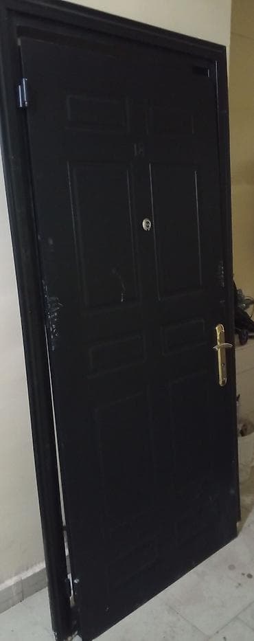 Məhsul: İkiüzlü dəmir giriş qapısı (çərçivə və fitinqlərlə)