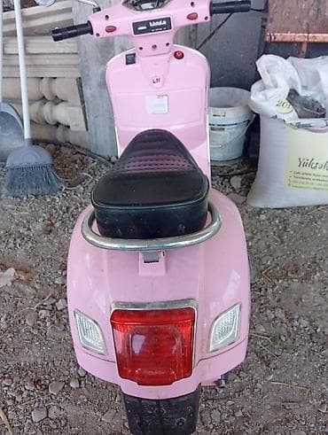 Детский мир: Uşaq üçün elektrikli skuter – Vespa tərzində, çəhrayı rəng — 4