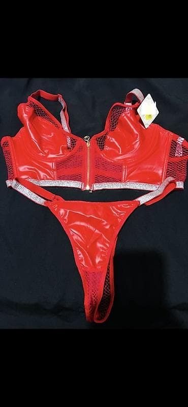 alt pal: Qırmızı iki hissəli lingerie dəsti - Dəst: büstqalter və string tanga — 1