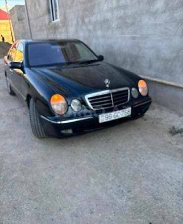 bmw e60 m: Mercedes-Benz E 220: 2.2 l | 2000 il Sedan — 4