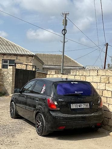 disk qabi: Kia Rio hatchback, qara rəng, maşın ideal veziyyetdedi maşını — 1
