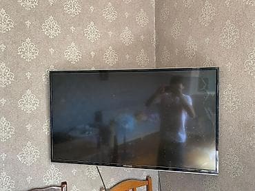 hdd kabel: Ekrani yanib GRUNDIG divar tipli LED televizor - Ekran: təxminən — 1
