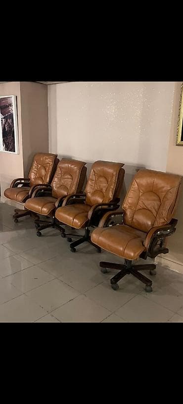 metbext mebili: Təkərli, Qolları tənzimlənmir, Dəri — 1