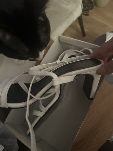 белые босоножки на тракторной подошве: Размер: 40, цвет - Белый, Новый — 3