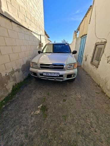 ниссан жук: Nissan Pathfinder SUV - Kuzov: gümüşü rəng, 5 qapı, yüksək klirensli — 5