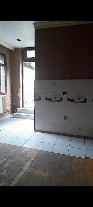 ucuz evler gence: Dəmiryol vağzalın altında Azərbaycan küçəsində 2mətəbə binanın 2 ci — 1