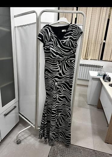 il: Zebra naxışlı uzun ziyafət donu - Rəng: qara-ağ, zebra print - Model — 1