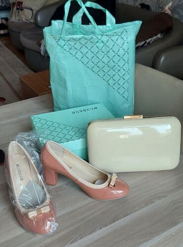 зеленые туфли: Туфли, Charles&Keith, Размер: 39, цвет - Бежевый, Новый — 1