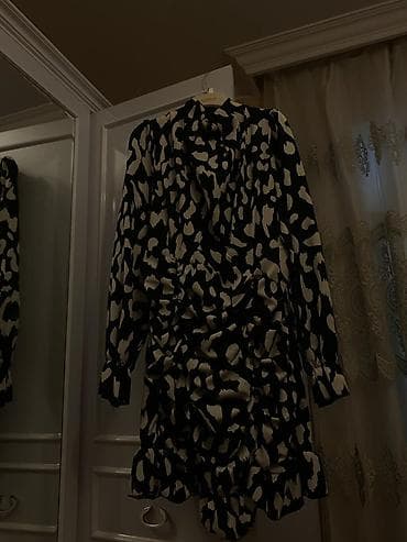 gence geyim: Qadın geyimi – naxışlı mini don - Dizayn: Qara fon üzərində krem-ağ — 1