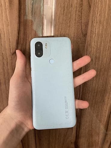 Smartfon – açıq mavi rəngdə, arxa barmaq izi oxuyuculu model Normal