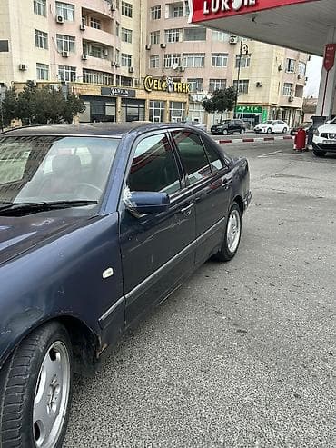 kia satisi: Mercedes-Benz E 200: 2 l | 1998 il Sedan — 2