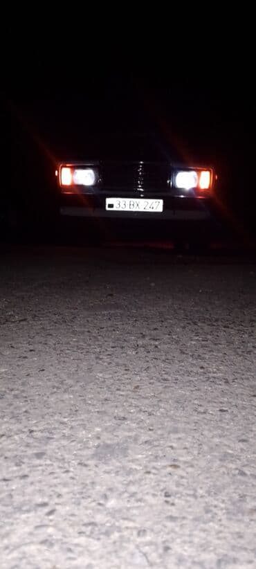 muravey satiram: VAZ 2004 ağ rəng, sedan kuzov. Əsas xüsusiyyətlər: - 1.5–1.6 L — 10