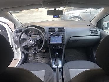 pm antena: Volkswagen Polo Sedan – ağ rəng, 4 qapı, kompakt və iqtisadi şəhər — 7