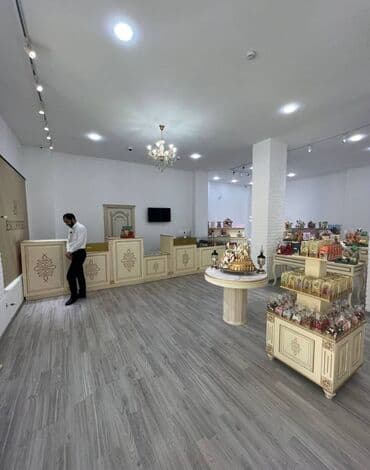 obyek: Nizami metrosuna yaxın yerləşən ümumi sahəsi 300 kv,m olan, obyekt — 4