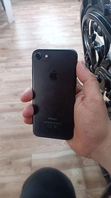 ayfon 7 s: IPhone 7, Jet Black, Barmaq izi — 2