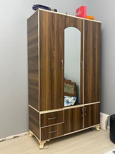 alt stolu: Geniş tutumlu paltar şkafı - Material: ağac teksturalı laminat — 3