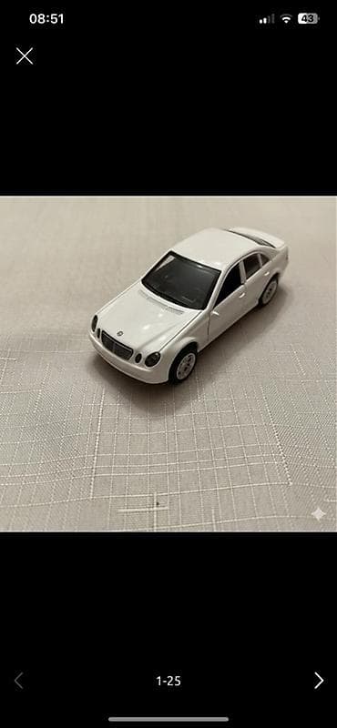 Ağ rəngli die-cast metal oyuncaq avtomobil modeli - Korpus: metal