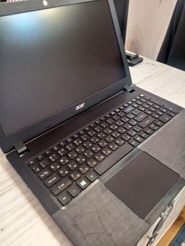 Masaüstü kompüterlər və iş stansiyaları: Acer noutbuk - Marka/model: Acer (gövdə üzərində naxışlı qapaq — 2