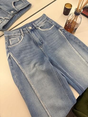 qadin desti: Miu Miu brendinin zərli detallarla bəzədilmiş mavi cins şalvarı - — 3