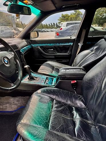 tesla model s: BMW 7 series: 3.5 l | 1996 il Sedan — 8