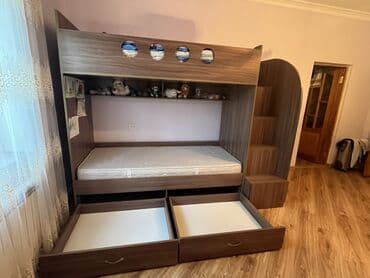 мебель в детскую комнату: Для девочки и мальчика, Б/у, Кровать, С матрасом, С выдвижными ящиками, Ламинат — 9