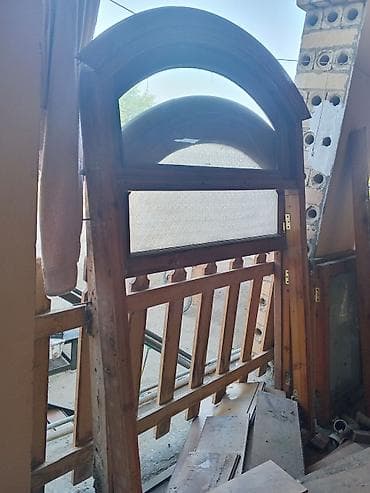 Taxta pəncərə dəsti - Material: təbii ağac karkas, şüşəli panellər -