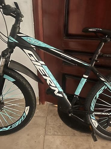 24 dyumlu velosiped: 26 ölçülü Velosiped satılır. 250azn-ə alınıb. Sürmeye ehtiyac — 3