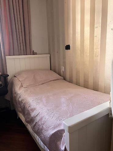 tek krafat: Tək nəfərlik MDF çarpayı satılır. 2 ədəd mövcuddur. MDF materialdan — 1