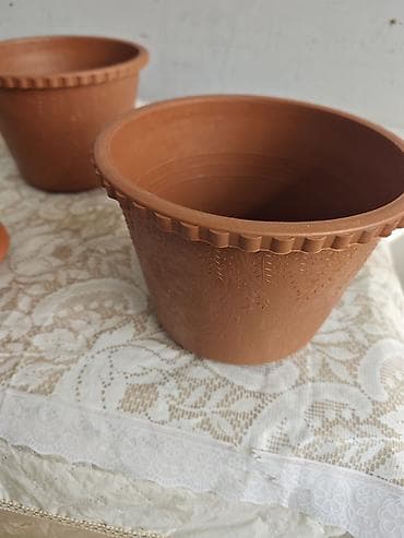 Buket güllər: Gül dibçəkləri – terrakota rəngində, müxtəlif ölçülərdə. Məhsul — 3