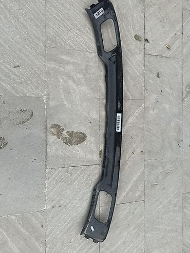 car kendi: BMW F01 (7 Series) arxa bamper üçün alt qara moldinq/triminq hissəsi — 5