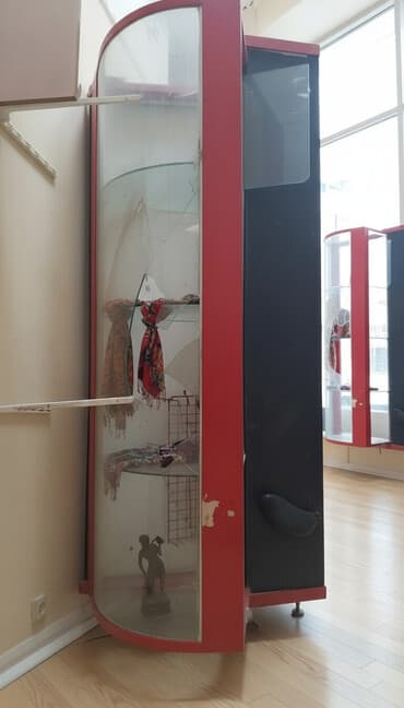 soyuducu islenmis: Vitrin xaladenniki əla işləyir bidənə şüşəsi sinib endirim olacaq alan — 1