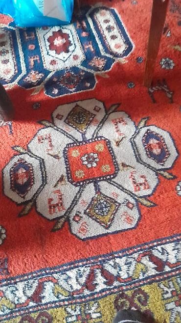 xalca uzlukləri: Xalça – əl işi naxışlı
 Qədimi Gəncə xalçasi 40 azn — 1