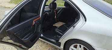 volkswagen passat: Mercedes-Benz 320: 3.2 l | 1998 il Sedan — 8