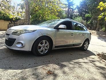 Renault Mégane kombi (station wagon) • Kuzov: kombi, gümüşü rəng •