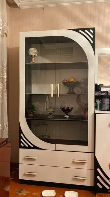 Konteynerlər: Şüşəli dolab vitrini, İşlənmiş — 2