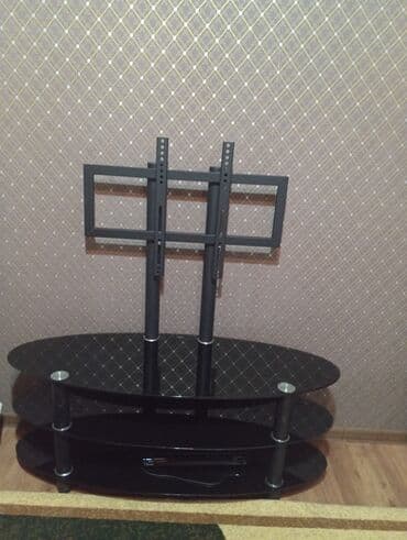 Bitkilər: Düz TV altlığı, Polkalı, Şüşəli — 1