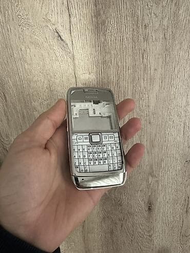 kohne telfonlar: Məhsul: Nokia E71 üçün korpus komplekti Orjinal Təsvir: - Model — 3