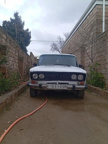 cd disklər: Model: VAZ 2106 (klassik “Jiguli” sedan) Kuzov: 4 qapı, ağ rəng — 7