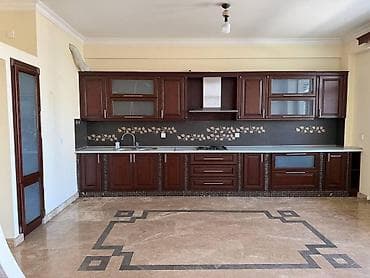 Mənzillər: İcarəyə verilir 3 otaqlı yeni tikili 135 m², İnşaatçılar m — 2