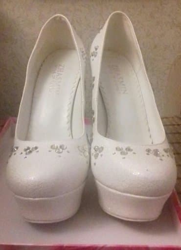 белые туфли новые: Туфли, Размер: 39, цвет - Белый, Б/у — 2