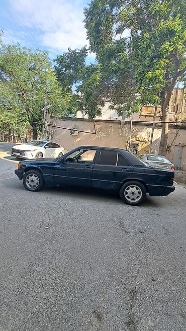 Продажа авто: Mercedes-Benz 190: 2.3 л | 1993 г. Седан — 3