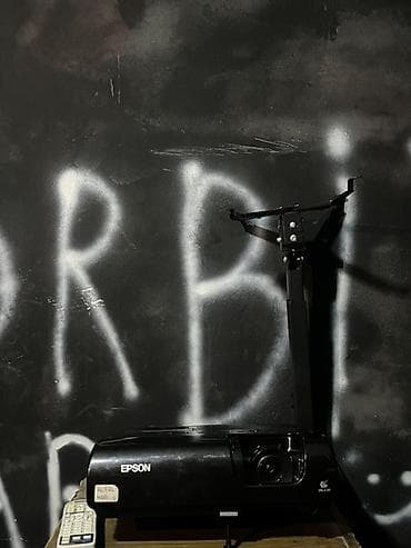 82 ekran televizor: Proyektor Epson — 2