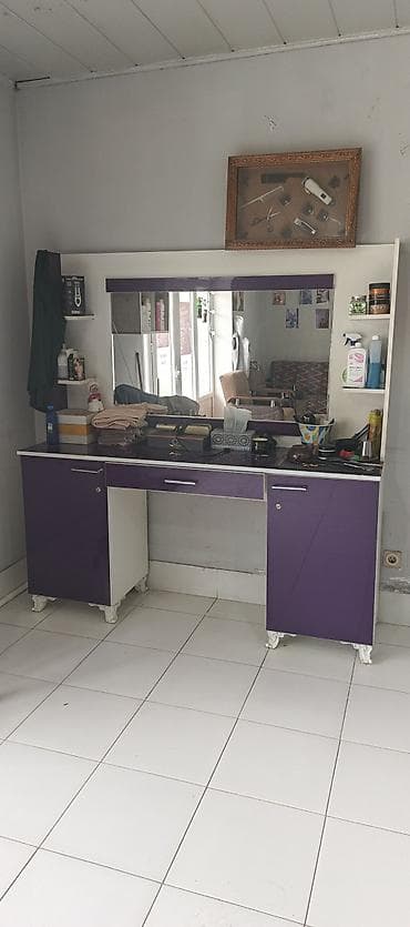 berber mebel: Bərbər salonu üçün güzgülü iş masası - Ölçü: təxmini 2 metr en, 80–90 — 3