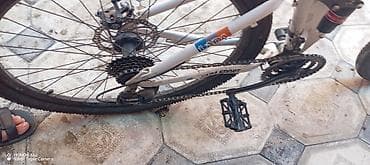 cube velo: Velosiped – dağ/şəhər tipli, ağ rəng. - Təkərlər: 28" ölçü, dişli — 4