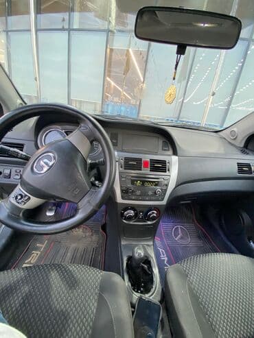 kia seed 2014: Boz rəngdə olan bu avtomobil rahat idarəetmə və funksionallıq təklif — 3