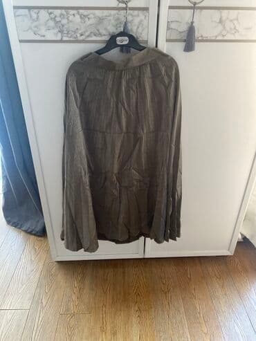 çəhrayı qadın köynəkləri: Boz gumuşu rəngdə, dest yumru yaxa kəsimi və geniş qolları var. Arxa — 1